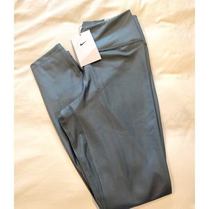 Nike Women 7/8 Leggings NWT Small